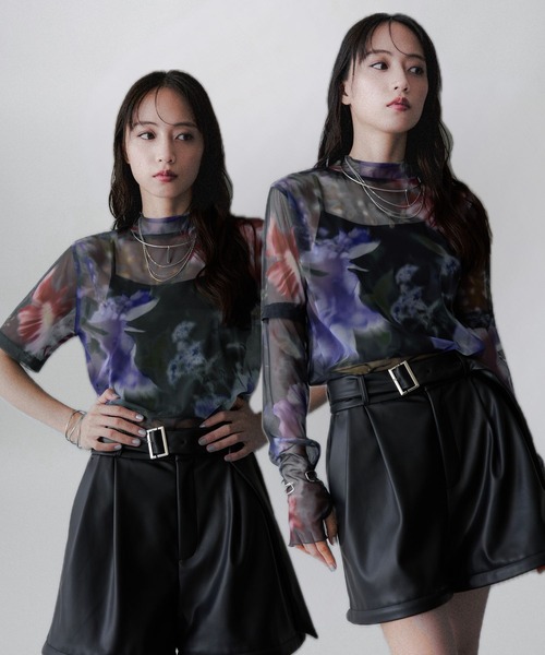 HARE(ハレ)の「ランダムフラワーガラ2WAYシアートップス(HARE)(Tシャツ/カットソー・レディース・レッド/マルチ・FREE)」の1枚目の写真