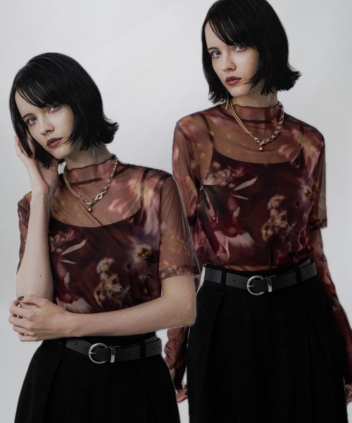HARE(ハレ)の「ランダムフラワーガラ2WAYシアートップス(HARE)(Tシャツ/カットソー・レディース・レッド/マルチ・FREE)」の2枚目の写真