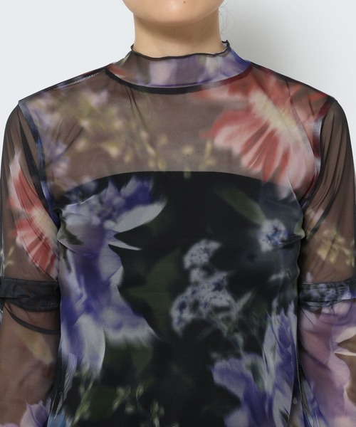 HARE(ハレ)の「ランダムフラワーガラ2WAYシアートップス(HARE)(Tシャツ/カットソー・レディース・レッド/マルチ・FREE)」の13枚目の写真