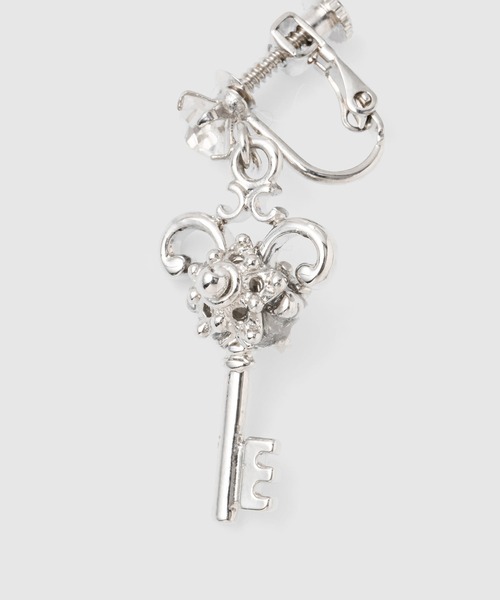 tanakadaisuke(タナカダイスケ)の「【tanakadaisuke/タナカダイスケ】key & lock earrings/イヤリング(イヤリング・レディース・シルバー・FREE)」の2枚目の写真