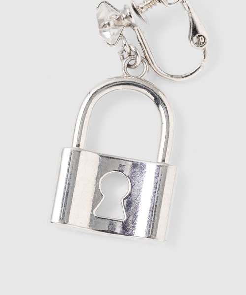 tanakadaisuke(タナカダイスケ)の「【tanakadaisuke/タナカダイスケ】key & lock earrings/イヤリング(イヤリング・レディース・シルバー・FREE)」の3枚目の写真