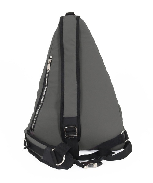ADAM PATEK(アダムパテック)の「mko13112-square quilt sling bag スリングバッグ(AP2529003)(ボディバッグ/ウエストポーチ・メンズ・ブラック/グレー・FREE)」の8枚目の写真