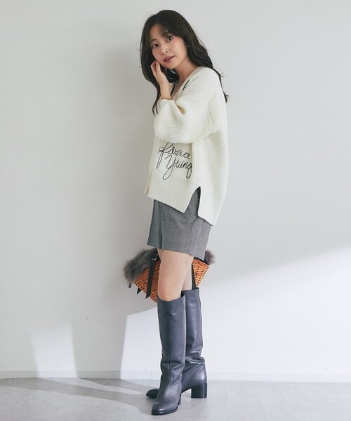 La boutique BonBon（ラブティックボンボン）の「【大人の遊び心】手書き風ロゴ刺繍片畦カーディガン（カーディガン/ボレロ・レディース・オフホワイト/ピンク・FREE）」の5枚目の写真