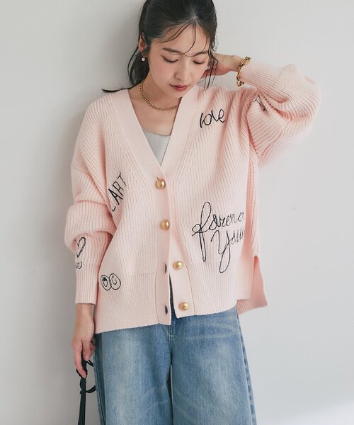 La boutique BonBon（ラブティックボンボン）の「【大人の遊び心】手書き風ロゴ刺繍片畦カーディガン（カーディガン/ボレロ・レディース・オフホワイト/ピンク・FREE）」の12枚目の写真