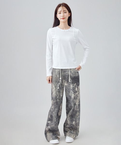 SUWDEE（スーディー）の「bijou switching tops（Tシャツ/カットソー・レディース・グレイッシュベージュ/ブラック/ホワイト・S）」の4枚目の写真