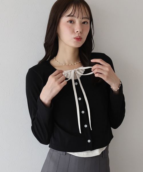 BLUEEAST(ブルーイースト)の「リボン付きレイヤード風トップス(Tシャツ/カットソー・レディース・カーキ/ブラック・MEDIUM)」の2枚目の写真