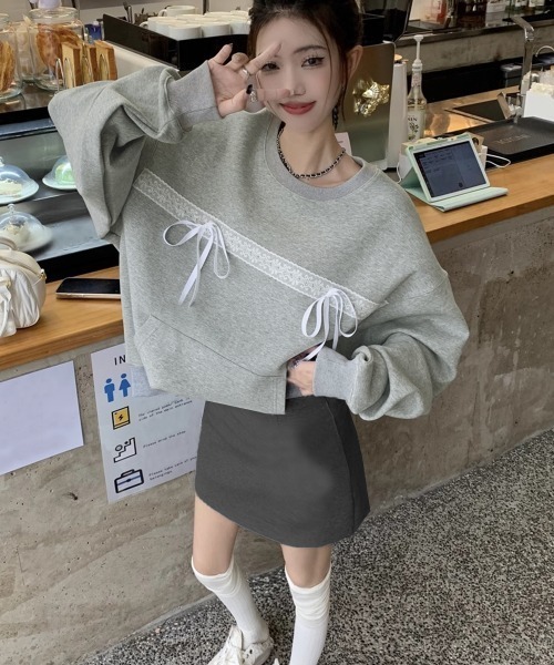 PRIVATE BEACH(プライベートビーチ)の「レースリボン付きオーバーサイズスウェットトレーナー(スウェット・レディース・グレー/ブラック・S/M/L)」の9枚目の写真