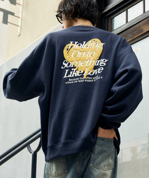 PUBLUX(パブリュクス)の「PUBLUX/パブリュクス LOVE POP STUDIO HEART LOGO GRAPHIC SWEAT(限定展開)(スウェット・メンズ・ライトグレー/ネイビー/ブラック・SMALL/MEDIUM/LARGE)」の3枚目の写真