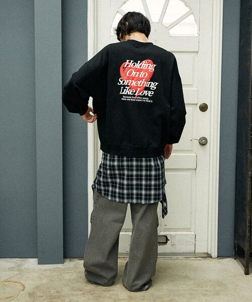 PUBLUX(パブリュクス)の「PUBLUX/パブリュクス LOVE POP STUDIO HEART LOGO GRAPHIC SWEAT(限定展開)(スウェット・メンズ・ライトグレー/ネイビー/ブラック・SMALL/MEDIUM/LARGE)」の20枚目の写真