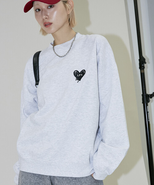 PUBLUX(パブリュクス)の「PUBLUX/パブリュクス LOVE POP STUDIO HEART LOGO GRAPHIC SWEAT(限定展開)(スウェット・メンズ・ライトグレー/ネイビー/ブラック・SMALL/MEDIUM/LARGE)」の8枚目の写真
