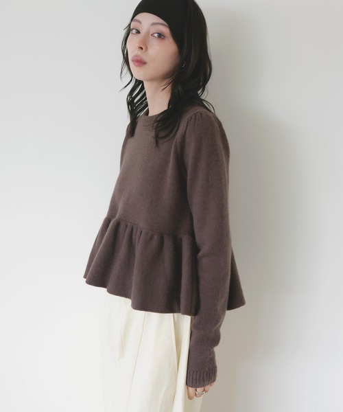 LIAN(リアン)の「ペプラムバルーンニットプルオーバー(ニット/セーター・レディース・ブラウン/イエロー/チャコールグレー/アイボリー/ブラック・FREE)」の12枚目の写真