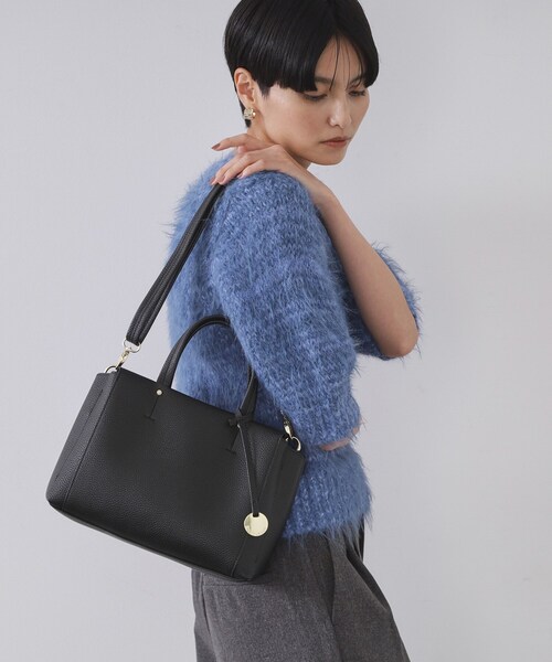 OPAQUE.CLIP（オペークドットクリップ）の「【2WAY/人間工学】シュリンクミドルトートバッグ（トートバッグ・レディース・ブラック/ブラウン系その他/グレー・00）」の2枚目の写真