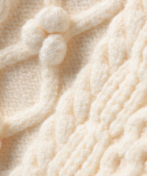 SHIPS（シップス）の「SHIPS KIDS:140～150cm /〈洗濯機可能〉ケーブル ニット ポンポン カーディガン（カーディガン/ボレロ・キッズ・オフホワイト/レッド・140/150）」の7枚目の写真