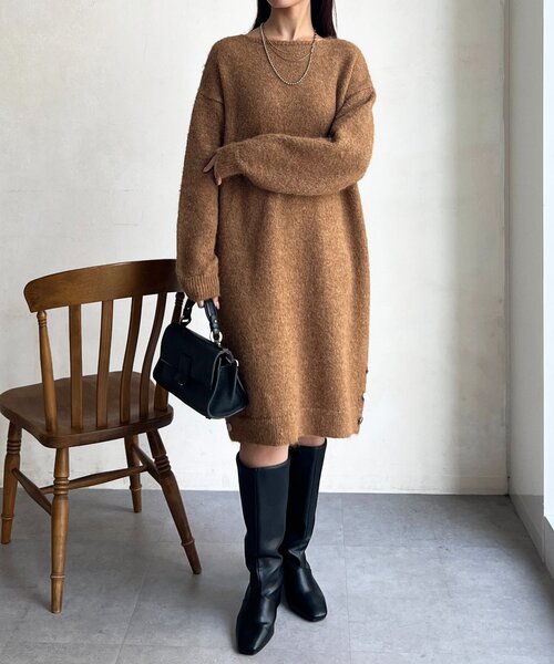 Chez toi（シェトワ）の「サイドGLDボタンミドル丈ニットワンピース（チュニック・レディース・グレー/ベージュ/ダークブラウン・FREE）」の3枚目の写真