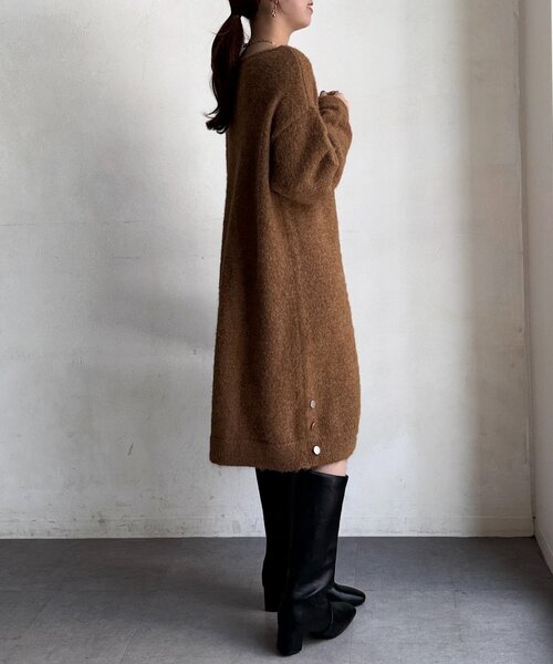 Chez toi（シェトワ）の「サイドGLDボタンミドル丈ニットワンピース（チュニック・レディース・グレー/ベージュ/ダークブラウン・FREE）」の10枚目の写真