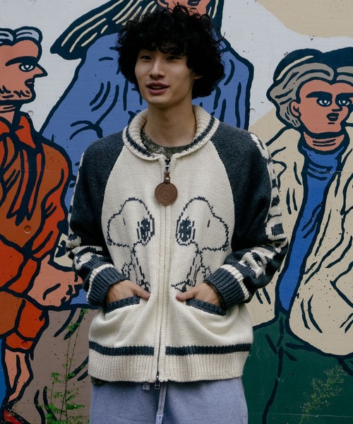 SEQUENZ（シークエンズ）の「【SEQUENZ/シークエンズ】PEANUTS ピーナッツ カウチンニット（ニット/セーター・メンズ・ネイビー/グレー・MEDIUM/LARGE/X-LARGE）」の2枚目の写真