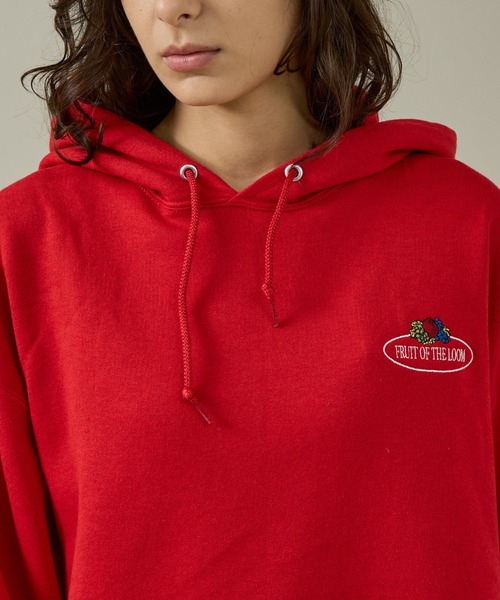 FRUIT OF THE LOOM(フルーツオブザルーム)の「【FRUIT OF THE LOOM】PRINT HOODIE1/ワンポイント/ユニセックス【WEB限定】(パーカー・メンズ・レッド/エンジ・M/L/XL)」の7枚目の写真