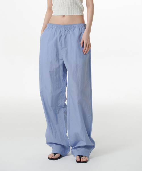 MUSINSA STANDARD WOMAN（ムシンサスタンダードウーマン）の「ウィメンズナイロンワイドストリングパンツ[ライトブルー]（その他パンツ・レディース・その他・28/30/24/26）」の2枚目の写真