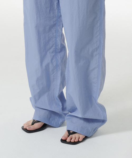 MUSINSA STANDARD WOMAN（ムシンサスタンダードウーマン）の「ウィメンズナイロンワイドストリングパンツ[ライトブルー]（その他パンツ・レディース・その他・28/30/24/26）」の7枚目の写真