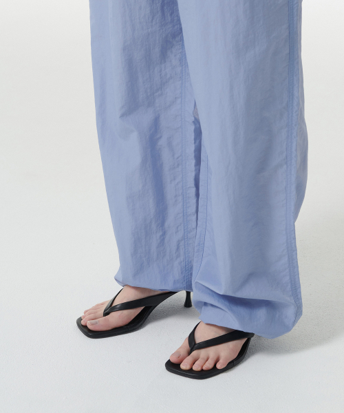 MUSINSA STANDARD WOMAN（ムシンサスタンダードウーマン）の「ウィメンズナイロンワイドストリングパンツ[ライトブルー]（その他パンツ・レディース・その他・28/30/24/26）」の8枚目の写真