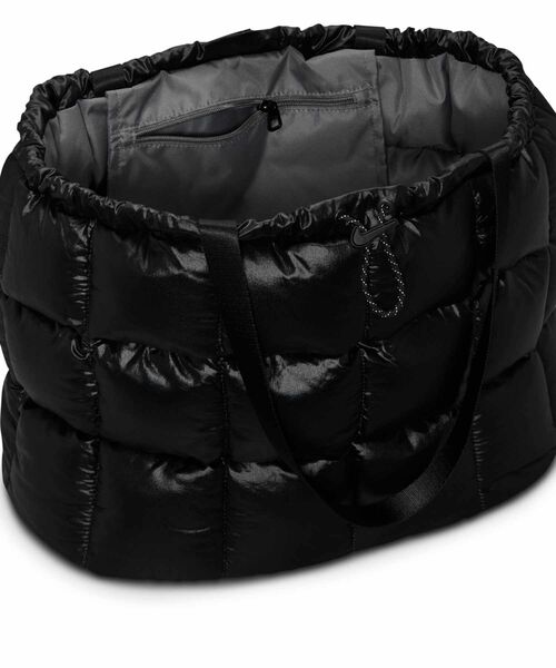 NIKE（ナイキ）の「ナイキ スポーツウェア パフル トート (28L) / Nike Sportswear Puffle Tote (28L) HQ0220-010 Black（トートバッグ・メンズ・ブラック・ONE SIZE）」の4枚目の写真