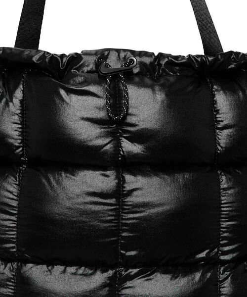 NIKE（ナイキ）の「ナイキ スポーツウェア パフル トート (28L) / Nike Sportswear Puffle Tote (28L) HQ0220-010 Black（トートバッグ・メンズ・ブラック・ONE SIZE）」の5枚目の写真