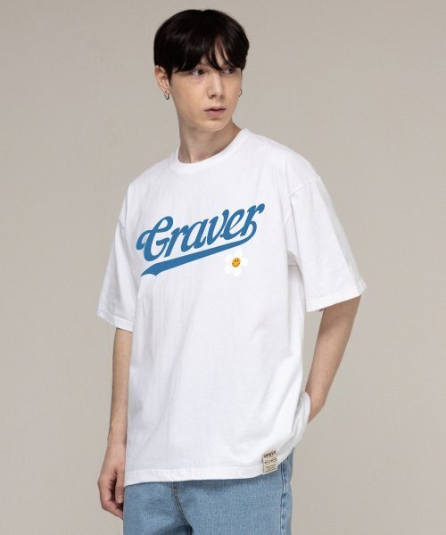 GRAVER（グレーバー）の「[UNISEX]ベースボールのロゴフラワースマイルバンファルティ_ホワイト（Tシャツ/カットソー・レディース・ホワイト・LARGE/MEDIUM/SMALL/X-LARGE）」の3枚目の写真