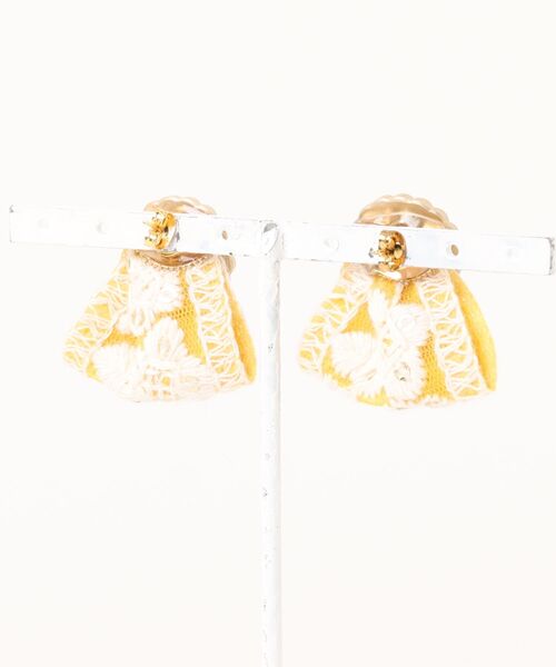tone(トーン)の「【Lily accessory】インド刺繍リボンピアス(MA)(ピアス(両耳用)・レディース・イエロー・FREE)」の4枚目の写真