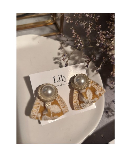 tone(トーン)の「【Lily accessory】インド刺繍リボンピアス(MA)(ピアス(両耳用)・レディース・イエロー・FREE)」の2枚目の写真