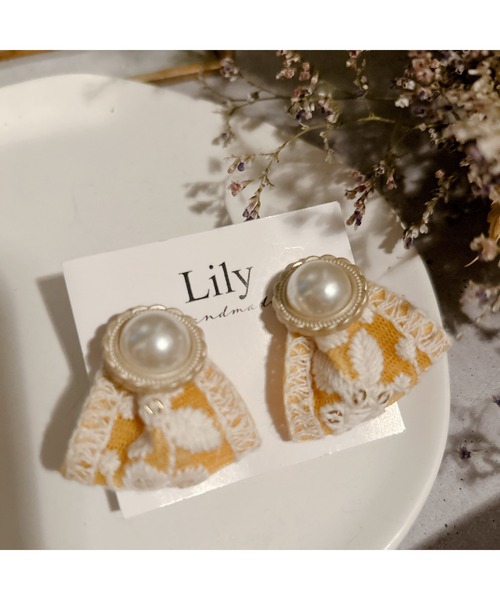 tone(トーン)の「【Lily accessory】インド刺繍リボンピアス(MA)(ピアス(両耳用)・レディース・イエロー・FREE)」の3枚目の写真