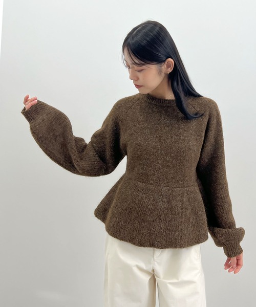 Futier land（フューティアランド）の「ボリューム袖ペプラムニットトップス（ニット/セーター・レディース・ブラウン/グレー/アイボリー・FREE）」の7枚目の写真