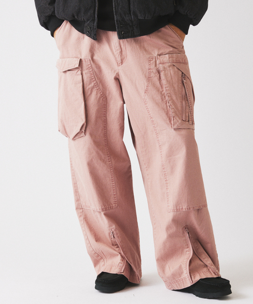 NULL(ヌル)の「NULL TOKYO / ヌル トウキョウ 別注 アウトサイド ロング パンツ(カーゴパンツ・メンズ・チャコールグレー/ブラック/ピンク・MEDIUM/LARGE)」の4枚目の写真