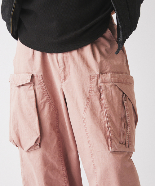 NULL(ヌル)の「NULL TOKYO / ヌル トウキョウ 別注 アウトサイド ロング パンツ(カーゴパンツ・メンズ・チャコールグレー/ブラック/ピンク・MEDIUM/LARGE)」の5枚目の写真