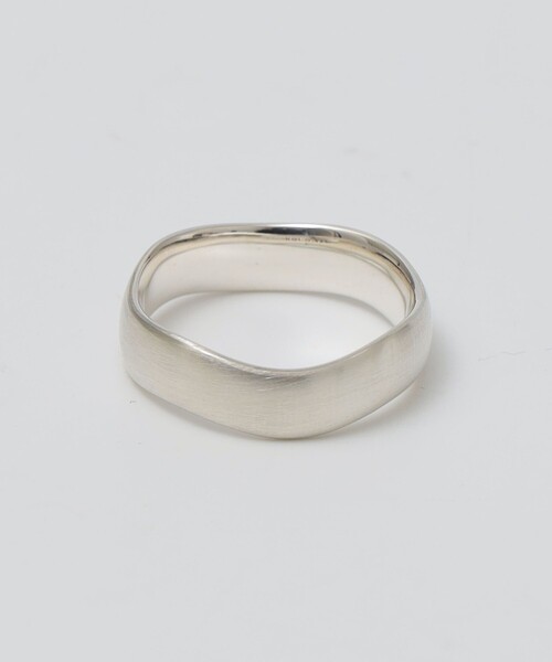 SHIPS（シップス）の「XOLO: WAVE WITH HAIR LINE（リング・メンズ・シルバー・ONE SIZE）」の2枚目の写真