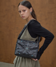 OOH-AHH（ウーアー）の「スタッドパディングバッグ (ブラック)（ショルダーバッグ）」