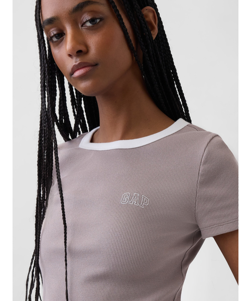 GAP(ギャップ)の「リブ GAPロゴ 半袖チビTシャツ(Tシャツ/カットソー・レディース・ピンク/ホワイト/ベージュ/ブラック/ブルー/イエロー・XS/XXS/S/M/L/XL)」の4枚目の写真
