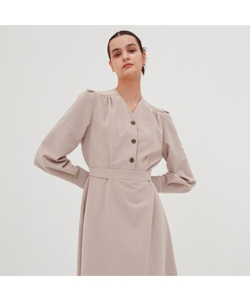 ACUD(アクド)の「V-neck Long Sleeve Shirt Dress _Beige(ワンピース・レディース・ベージュ・M/S)」の1枚目の写真