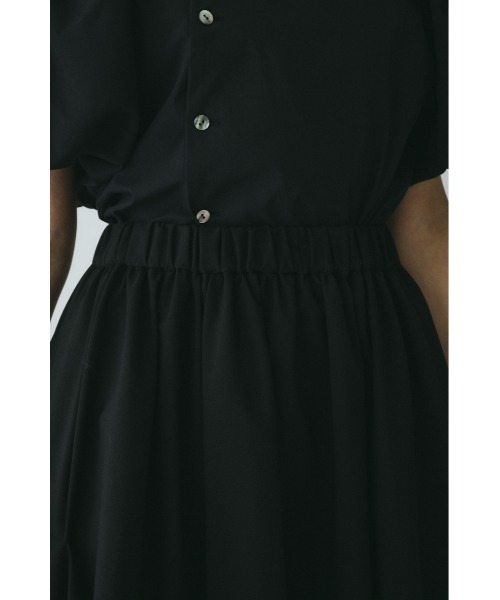 HeRIN.CYE（ヘリンドットサイ）の「CLO Many tuck volume skirt　　CLOメニータックボリュームスカート（スカート・レディース・ブラック・36/38）」の3枚目の写真