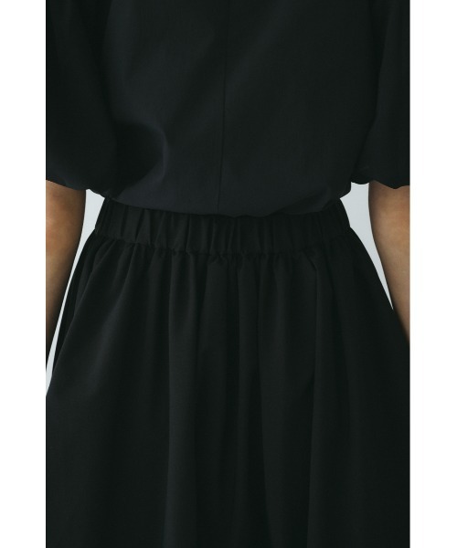 HeRIN.CYE（ヘリンドットサイ）の「CLO Many tuck volume skirt　　CLOメニータックボリュームスカート（スカート・レディース・ブラック・36/38）」の4枚目の写真