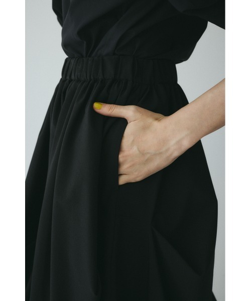 HeRIN.CYE（ヘリンドットサイ）の「CLO Many tuck volume skirt　　CLOメニータックボリュームスカート（スカート・レディース・ブラック・36/38）」の5枚目の写真