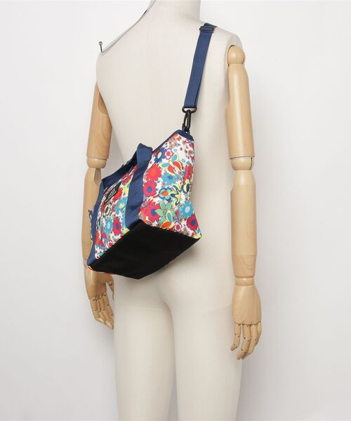 GREGORY(グレゴリー)の「ボートトートS BOAT TOTE S ワイルドフラワー(ショルダーバッグ・メンズ・マルチ・ONE SIZE)」の2枚目の写真