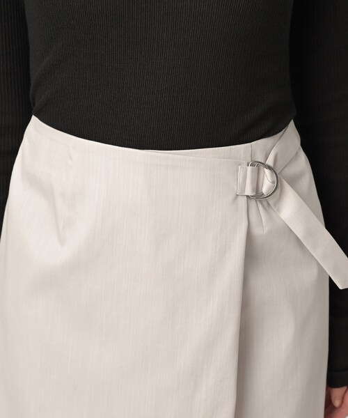 UNTITLED（アンタイトル）の「【洗える/後ろウエストゴム】デニム調シャンブレーナロースカート（スカート・レディース・ネイビー/ライトベージュ・48/46/44/42/04/03/02/01/00/50）」の16枚目の写真