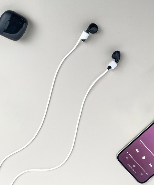 CALIFORNIA OUTFITTERS（カリフォルニア アウトフィッターズ）の「1D31-KR マグネット吸着 コードレスイヤフォン 紛失防止ストラップ ワイヤレスイヤホンネックストラップ AirPods対応（ヘッドフォン/イヤホン・レディース・ブラック/ホワイト・ONESIZE）」の2枚目の写真