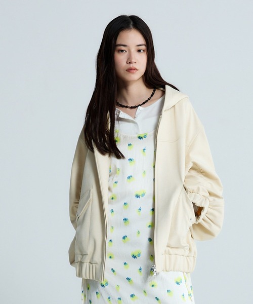 JEANASIS（ジーナシス）の「モンスターフードブルゾン/647989（ブルゾン・レディース・ブラウン/グレー系その他/ブラック/アイボリー・FREE）」の2枚目の写真