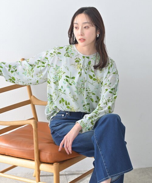 UNTITLED（アンタイトル）の「【花柄/洗える】ボタニカルブラウス（シャツ/ブラウス・レディース・ホワイト系3/サックスブルー系・44/04/02/00/50/48）」の9枚目の写真