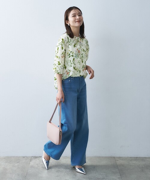 UNTITLED（アンタイトル）の「【花柄/洗える】ボタニカルブラウス（シャツ/ブラウス・レディース・ホワイト系3/サックスブルー系・44/04/02/00/50/48）」の5枚目の写真