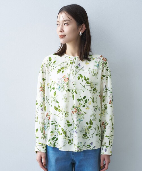 UNTITLED（アンタイトル）の「【花柄/洗える】ボタニカルブラウス（シャツ/ブラウス・レディース・ホワイト系3/サックスブルー系・44/04/02/00/50/48）」の12枚目の写真