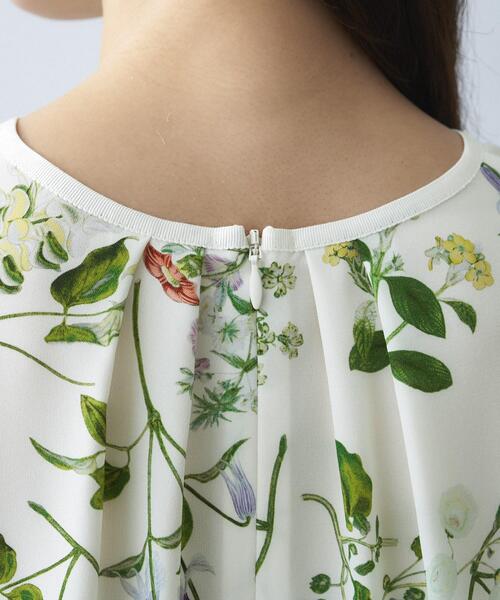 UNTITLED（アンタイトル）の「【花柄/洗える】ボタニカルブラウス（シャツ/ブラウス・レディース・ホワイト系3/サックスブルー系・44/04/02/00/50/48）」の16枚目の写真