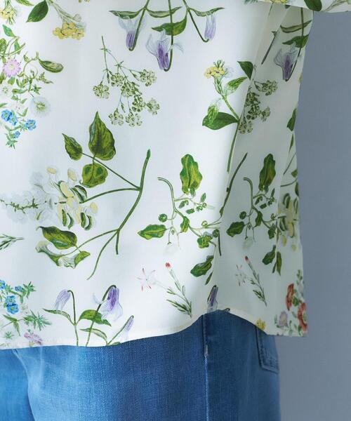 UNTITLED（アンタイトル）の「【花柄/洗える】ボタニカルブラウス（シャツ/ブラウス・レディース・ホワイト系3/サックスブルー系・44/04/02/00/50/48）」の18枚目の写真