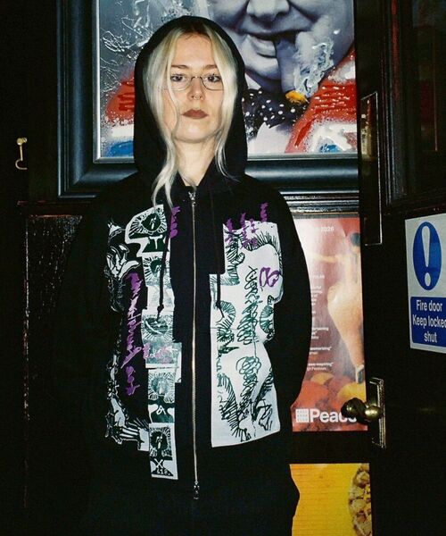 PULP/417EDIFICE(パルプフォーワンセブンエディフィス)の「UK ARTIST PROJECT【LEOMI】FLOWERS HOODIE(パーカー・レディース・ネイビー・SMALL/MEDIUM)」の1枚目の写真